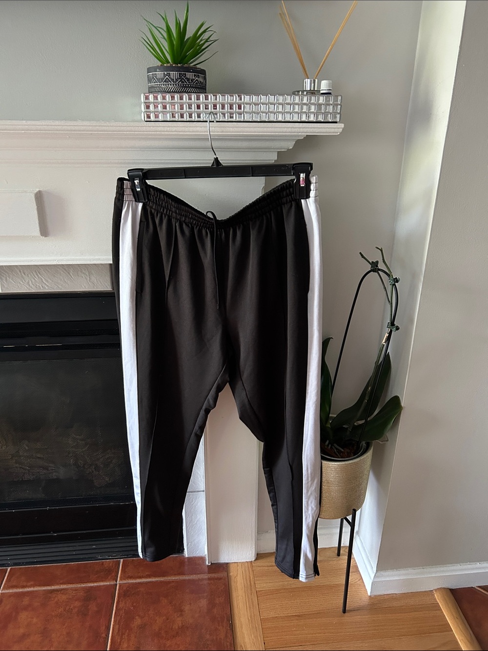 Pro Player Black Joggers with White Side Stripes with sidebpockets.